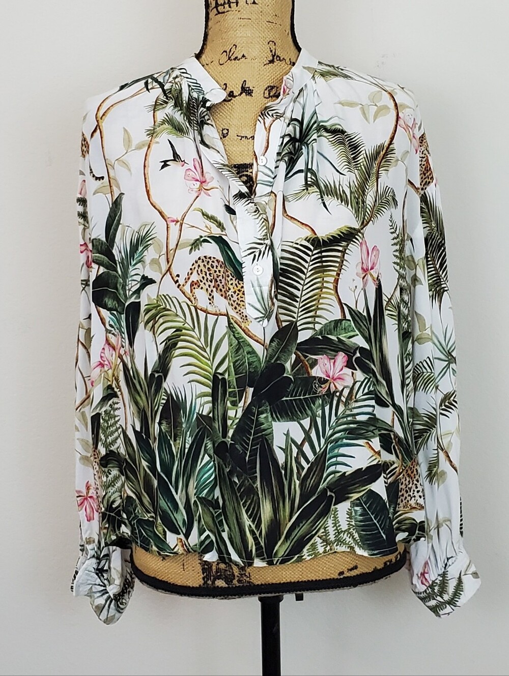 H&M Cheetahs And Hummingbirds Blouse Sz 6